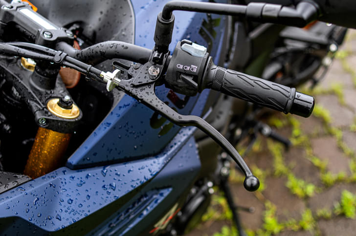 2022 Suzuki Katana handlebar