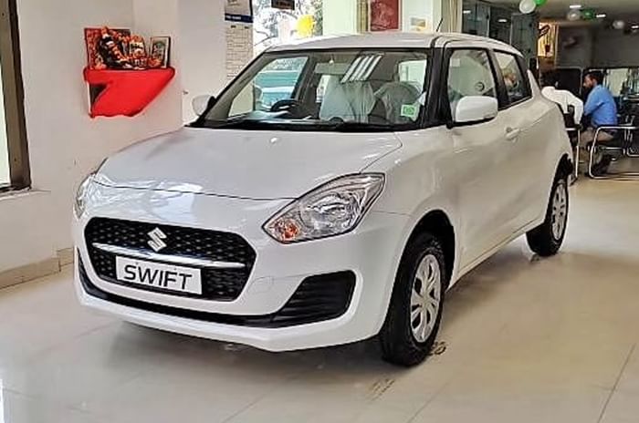 Maruti Suzuki Swift front dealer