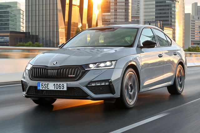 2022 Skoda Octavia RS iV hybrid review: Bridging the gap