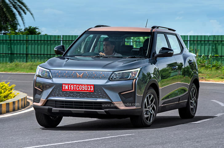 2022 Mahindra XUV400 EV front tracking