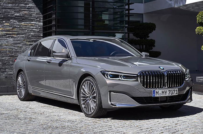 Buy the current S-Class or wait for the 2023 7 Series? 2019 BMW 7 Series front quarter
