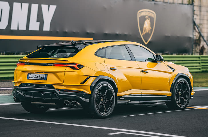 2022 Lamborghini Urus Performante rear quarter.