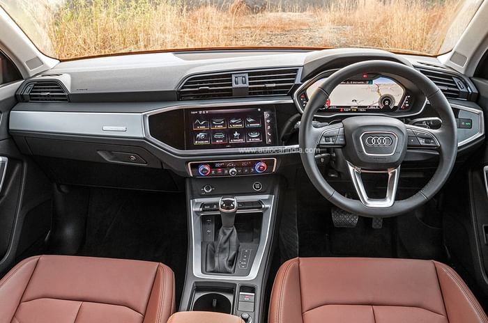 2022 Listen Q3 Interior