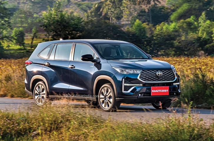 2022 Toyota Innova Hycross front tracking