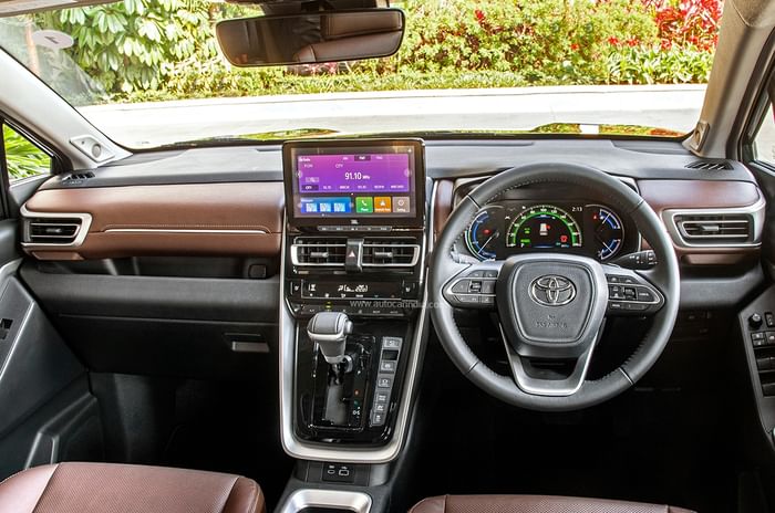 Toyota Innova Hycross interior
