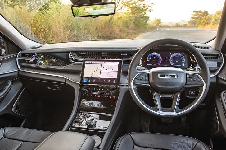 2022 Jeep Grand Cherokee interior