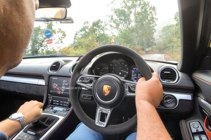 Porsche 718 Spyder review: Arrogantly analogue Porsche 718 Spyder dashboard