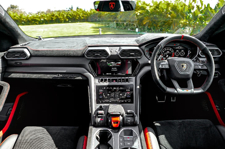 Lamborghini Urus Performante interior