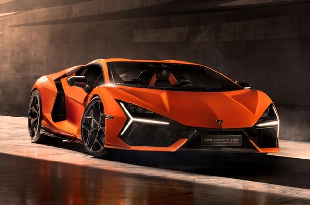 Lamborghini Revuelto unveiled as Aventador replacement