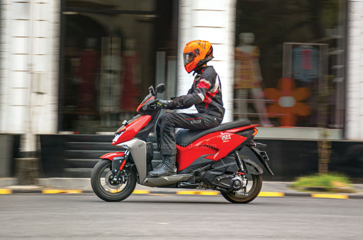 Hero Xoom side action image