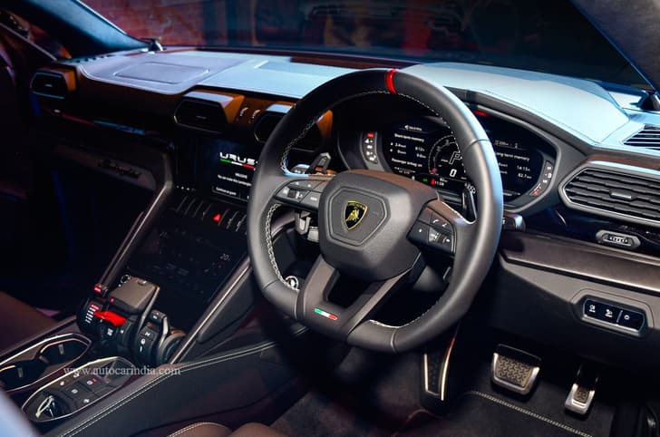 Lamborghini Urus S interior