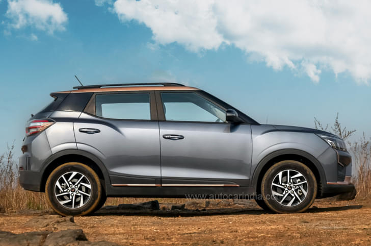 Mahindra XUV400 EV side profile 