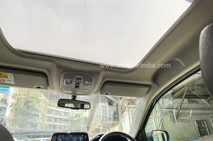 Maruti Suzuki Grand Vitara sunroof 