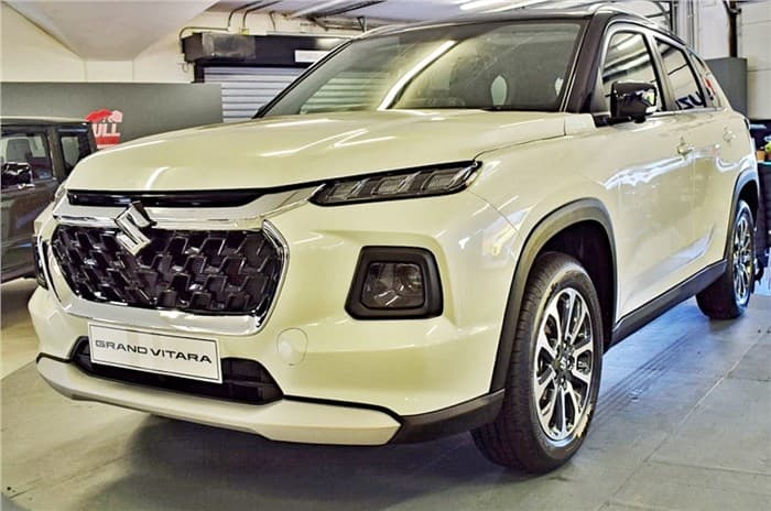 Maruti Suzuki Grand Vitara front quarter 