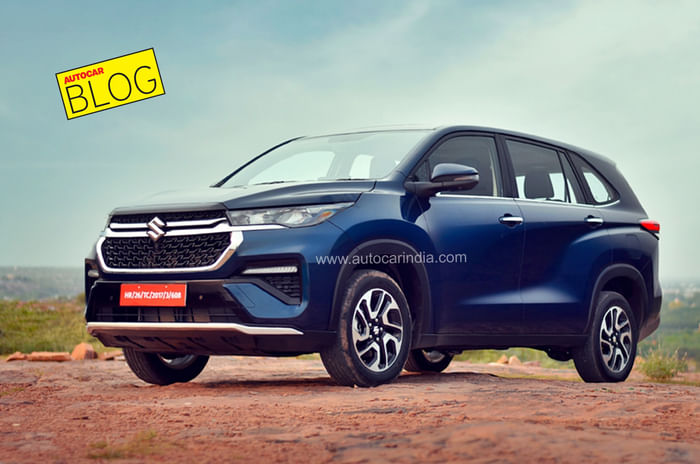 Maruti Invicto front quarter 