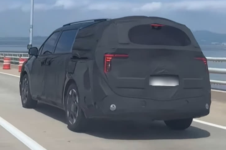 Next-gen Kia Carnival spied Next-gen Kia Carnival spied