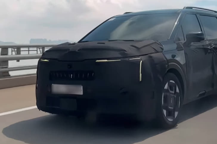 Next-gen Kia Carnival spied Next-gen Kia Carnival spied