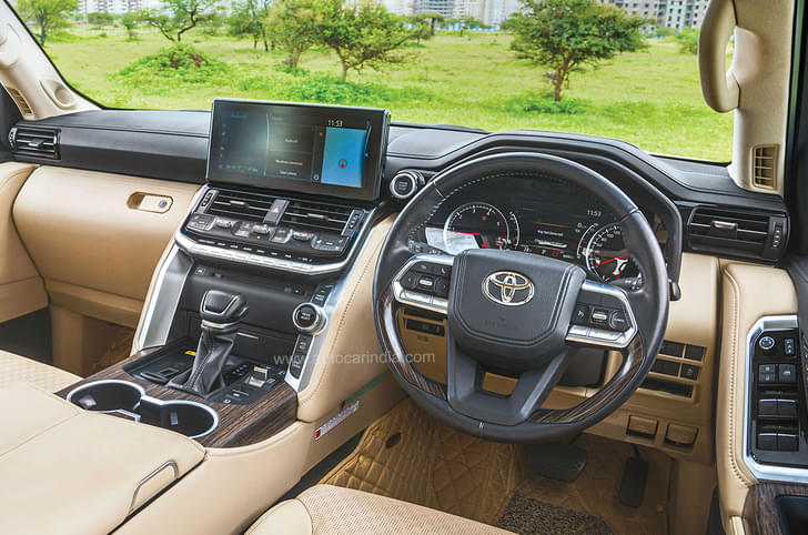 Toyota Land Cruiser 300 dashboard