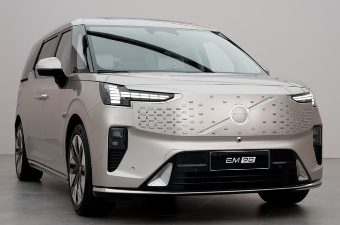 Volvo EM90 MPV revealed
