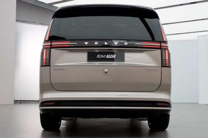 Volvo EM90 MPV revealed