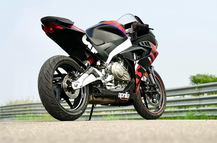 Aprilia RS 457 price, features, handling, comfort: track review.
