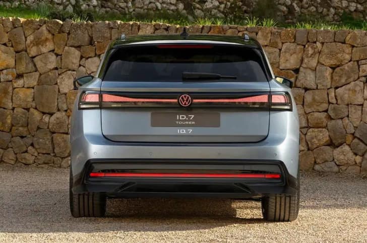 Volkswagen ID 7 Tourer rear