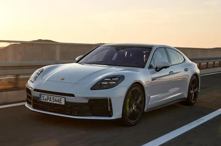 Porsche Panamera e-hybrid front quarter 