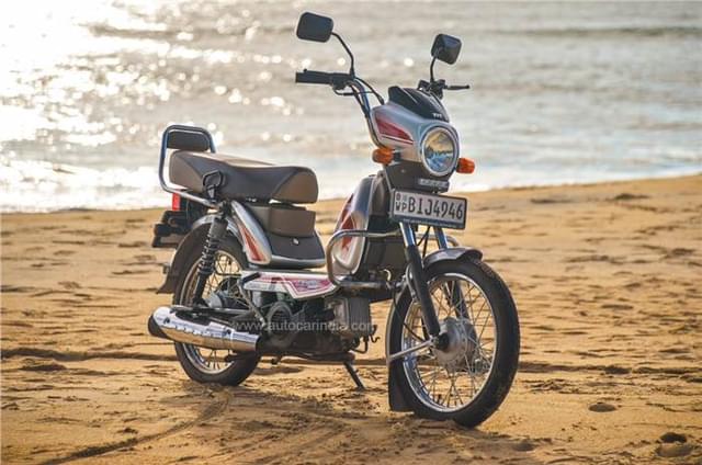 TVS XL100 sells over 1 lakh units in Q1 FY2025, a million...