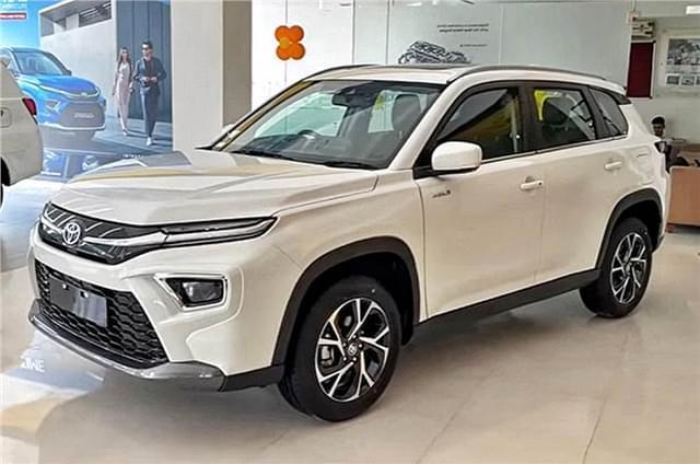 Toyota Hyryder gets over Rs 75,000 discounts this month