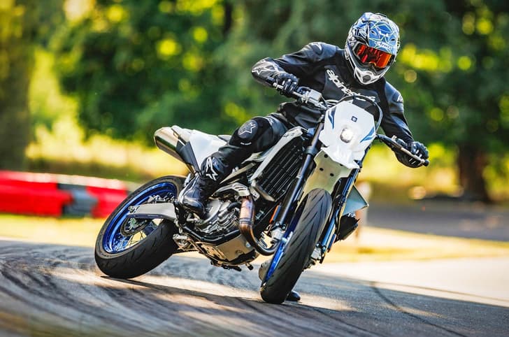 Suzuki DR-Z4S, DR-Z4SM debut new 398cc engine