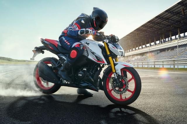 TVS Apache RTR 160 4V USD fork variant launched at Rs 1.4...