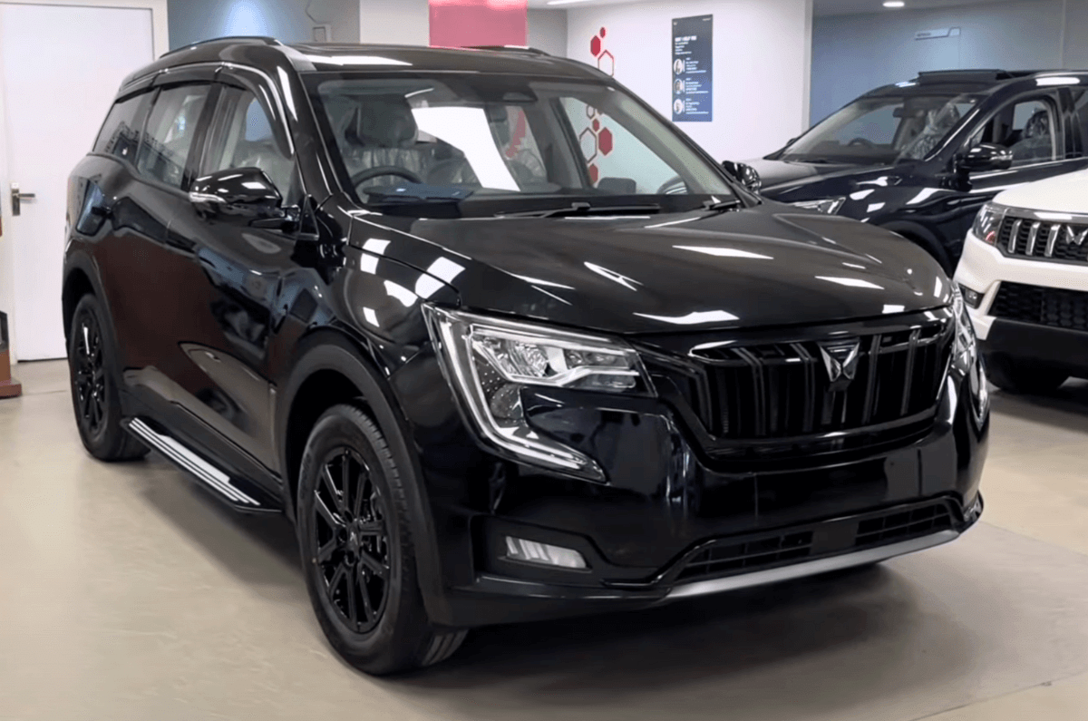 Mahindra XUV700 AX7 L top model