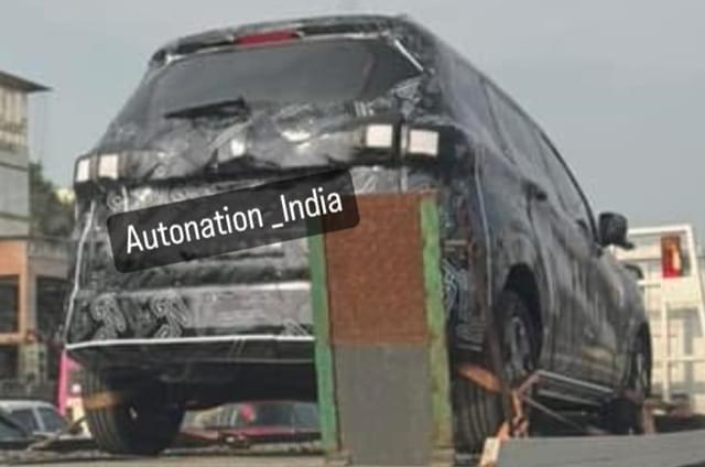Renault Triber facelift spotted for the first time