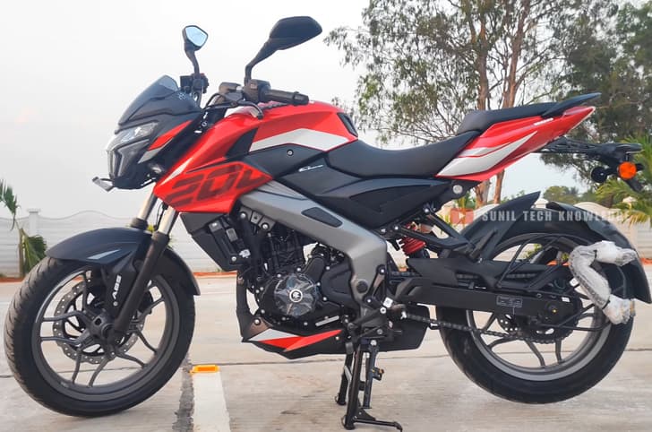 More affordable Bajaj Pulsar NS200 spotted at dealerships
