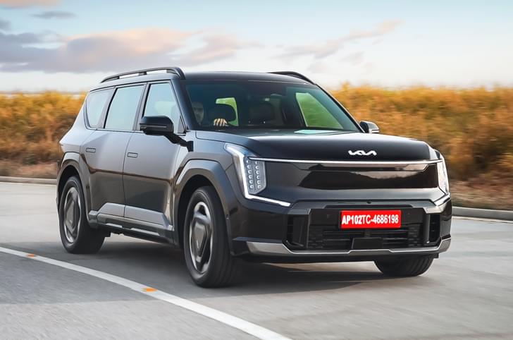 Kia EV9 front tracking