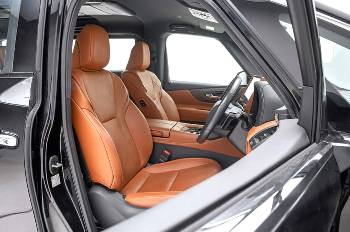 Toyota Vellfire front seats