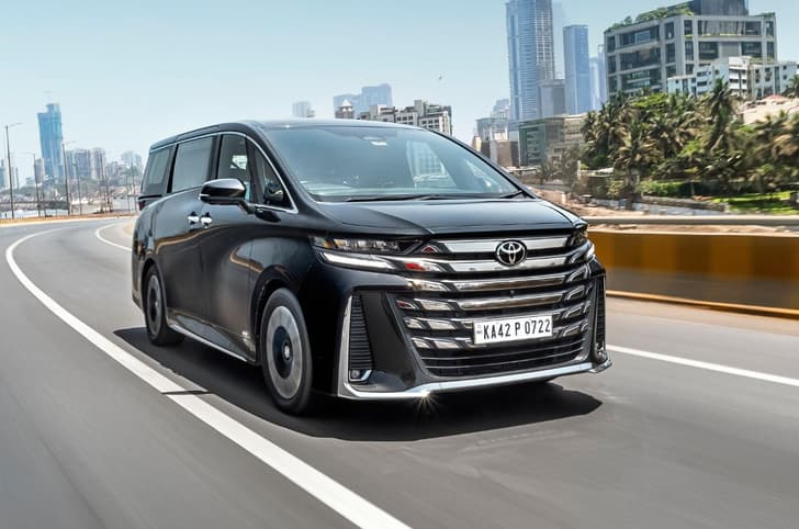 Toyota Vellfire front quarter 