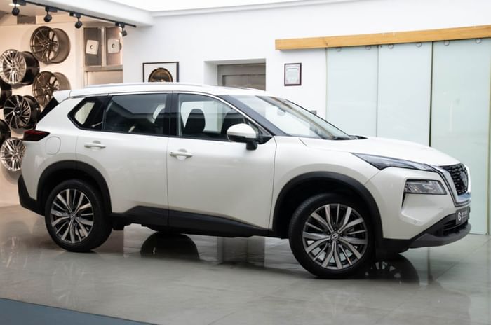 Nissan X-Trail Big Boy Toyz white front three fourth