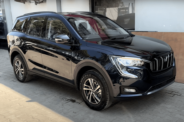 XUV700 AX5 variant