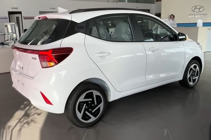 Hyundai Nios Hy CNG showroom
