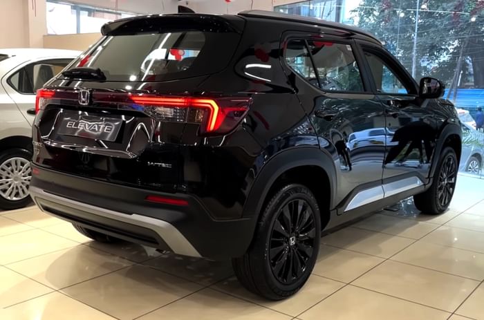 Honda Elevate Black showroom