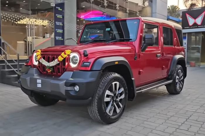 Mahinidra Thar Roxx showroom