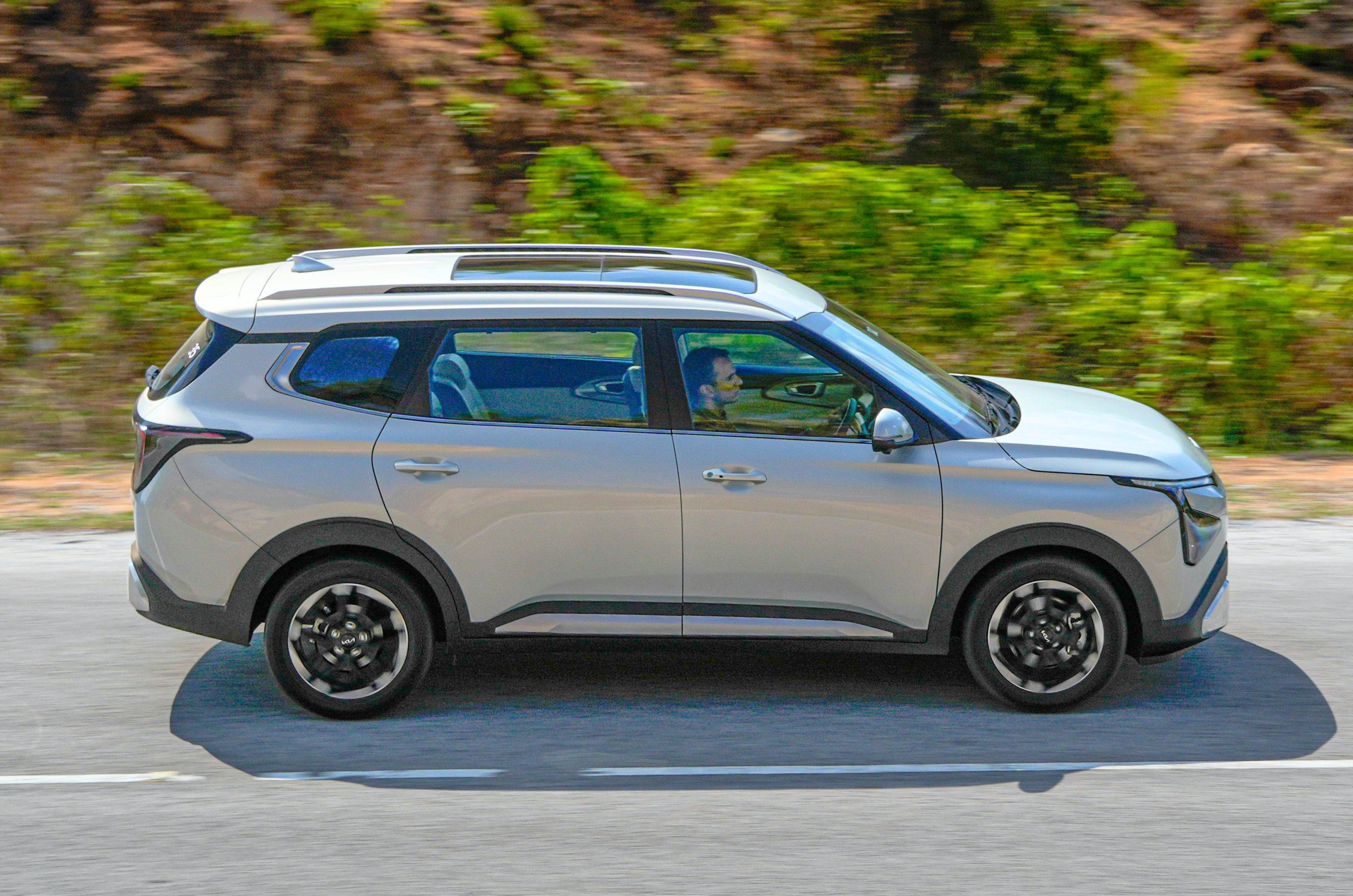 Kia Carens Clavis side profile