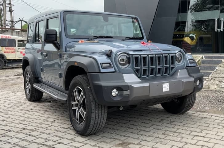 Mahindra Thar Roxx showroom