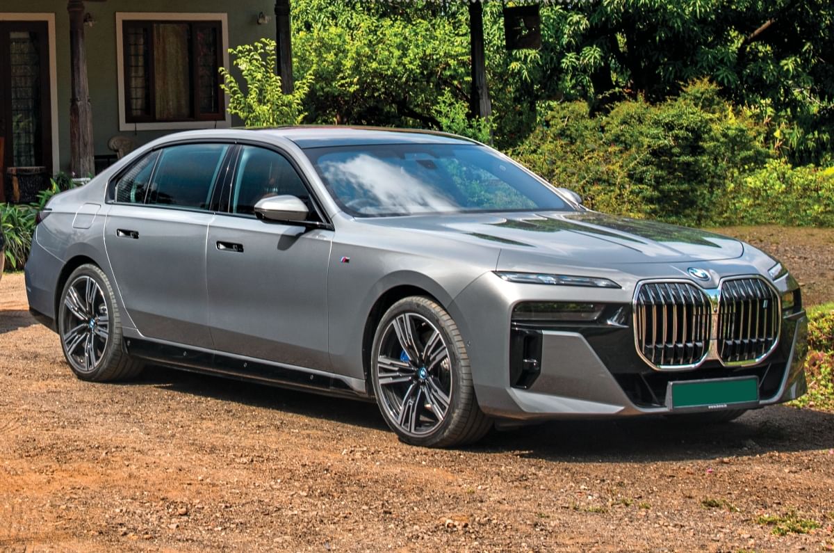 BMW i7 front static