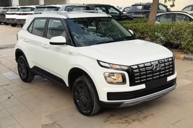 Hyundai Venue discounts amount to Rs 85,000 this month