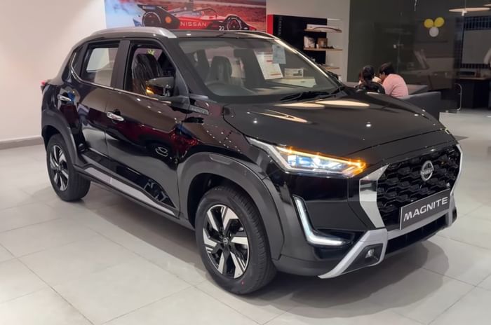 Nissan Magnite Tekna AMT showroom
