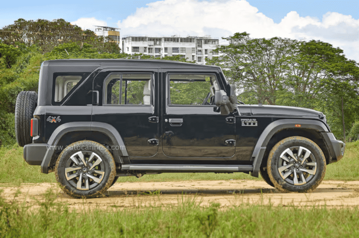 Mahindra Thar Roxx black
