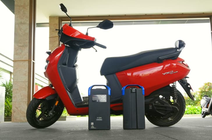 Vida VX2 left side profile shot with batteries