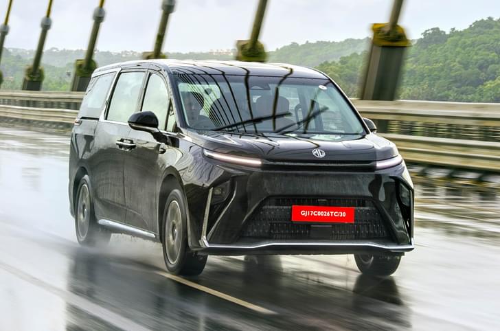 MG M9 front quarter tracking